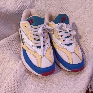 Like new colorblocked Filas!!